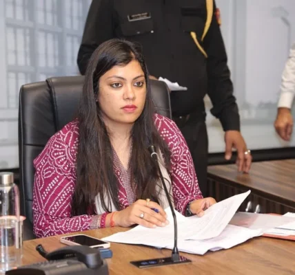 नोएडा को नई डीएम, मेधा रूपम मिलीं